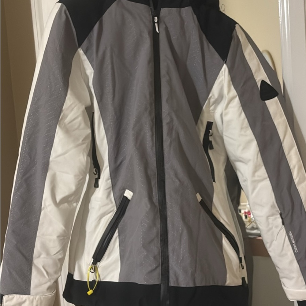 Avalanche Black, Gray, and White Ski Jacket